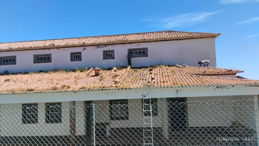 Reabilita&ccedil;&atilde;o do telhado das Escolas Centen&aacute;rias da Ribeirinha j&aacute; est&aacute; em curso