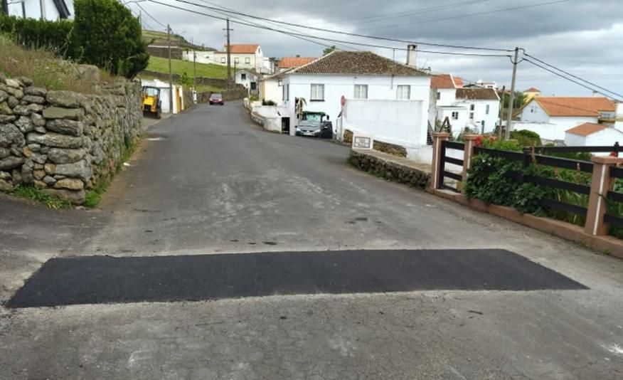 Ladeira Grande beneficiada com trabalhos de asfaltagem e melhoria das vias