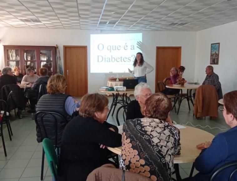 A&ccedil;&atilde;o de sensibiliza&ccedil;&atilde;o sobre Nutri&ccedil;&atilde;o e Diabetes percorreu os Centros de Idosos da Ribeirinha