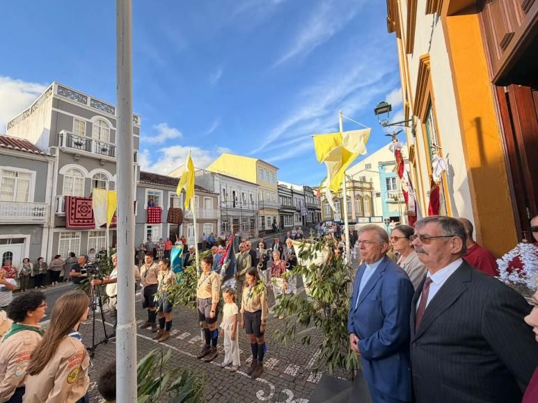 Ribeirinha acolheu o novo p&aacute;roco e despediu-se do Padre Jo&atilde;o Costa