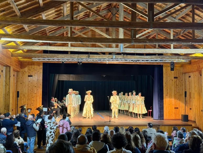 Ribeirinha recebeu ensaio geral da Dan&ccedil;a de Espada da Casa dos A&ccedil;ores de Hilmar